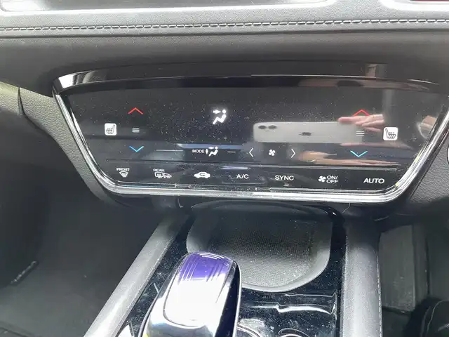 ホンダ ヴェゼル ハイブリッド Z 福島県 2015(平27)年 10.8万km ホワイトオーキッドパール （株）IDOMが運営する【じしゃロンいわき店】の/自社ローン専用車両になります。/こちらは現金またはオートローンご利用時の価格です。/自社ローンご希望の方は別途その旨お申し付けください//メモリナビ/フルセグテレビ/DVD BT CD/バックカメラ/純正アルミホイール/クルーズコントロール/ETC/HID