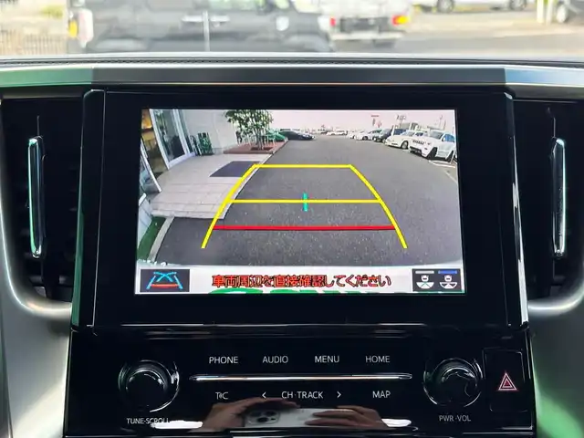 トヨタ アルファード S タイプゴールドⅢ 宮城県 2023(令5)年 2.6万km ホワイトパールクリスタルシャイン ツインムーンルーフ/スペアタイヤ/＝＝＝/セーフティセンス/・プリクラッシュセーフティ/・レーントレーシングアシスト/・ロードサインアシスト/・アダプティブハイビームシステム/・レーダークルーズコントロール（全車速追従機能付）/ブラインドスポットモニター/パーキングサポートブレーキ（後方接近車両/前後静止物）/純正12インチフリップダウンモニター（V12T-R68C）/9インチディスプレイオーディオ/・CD/DVDデッキ/・Bluetooth/バックカメラ/ビルトインETC/ミラー一体型ドライブレコーダー/AC100V/100Wコンセント/パワーバックドア/両側パワースライドドア/ハーフレザーシート/革巻きステアリング/電動パーキングブレーキ/ブレーキホールド/3眼LEDヘッドランプ/フォグランプ/オートライト/スマートキー＆プッシュスタート/純正18インチAW/フロアマット/ドアバイザー/W/サイド/カーテンエアバッグ