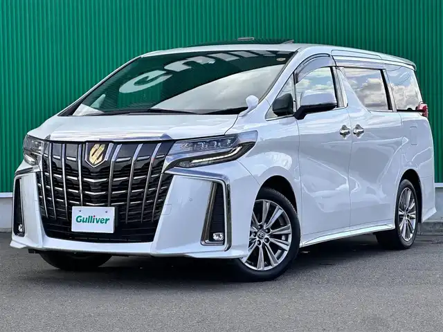 トヨタ アルファード S タイプゴールドⅢ 宮城県 2023(令5)年 2.6万km ホワイトパールクリスタルシャイン ツインムーンルーフ/スペアタイヤ/＝＝＝/セーフティセンス/・プリクラッシュセーフティ/・レーントレーシングアシスト/・ロードサインアシスト/・アダプティブハイビームシステム/・レーダークルーズコントロール（全車速追従機能付）/ブラインドスポットモニター/パーキングサポートブレーキ（後方接近車両/前後静止物）/純正12インチフリップダウンモニター（V12T-R68C）/9インチディスプレイオーディオ/・CD/DVDデッキ/・Bluetooth/バックカメラ/ビルトインETC/ミラー一体型ドライブレコーダー/AC100V/100Wコンセント/パワーバックドア/両側パワースライドドア/ハーフレザーシート/革巻きステアリング/電動パーキングブレーキ/ブレーキホールド/3眼LEDヘッドランプ/フォグランプ/オートライト/スマートキー＆プッシュスタート/純正18インチAW/フロアマット/ドアバイザー/W/サイド/カーテンエアバッグ
