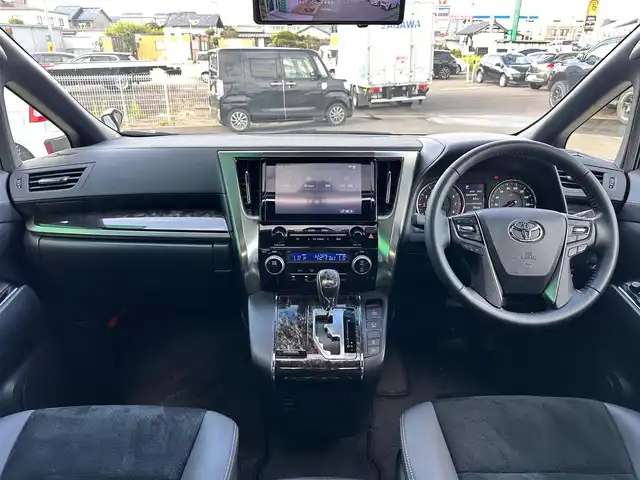 トヨタ アルファード S タイプゴールドⅢ 宮城県 2023(令5)年 2.6万km ホワイトパールクリスタルシャイン ツインムーンルーフ/スペアタイヤ/＝＝＝/セーフティセンス/・プリクラッシュセーフティ/・レーントレーシングアシスト/・ロードサインアシスト/・アダプティブハイビームシステム/・レーダークルーズコントロール（全車速追従機能付）/ブラインドスポットモニター/パーキングサポートブレーキ（後方接近車両/前後静止物）/純正12インチフリップダウンモニター（V12T-R68C）/9インチディスプレイオーディオ/・CD/DVDデッキ/・Bluetooth/バックカメラ/ビルトインETC/ミラー一体型ドライブレコーダー/AC100V/100Wコンセント/パワーバックドア/両側パワースライドドア/ハーフレザーシート/革巻きステアリング/電動パーキングブレーキ/ブレーキホールド/3眼LEDヘッドランプ/フォグランプ/オートライト/スマートキー＆プッシュスタート/純正18インチAW/フロアマット/ドアバイザー/W/サイド/カーテンエアバッグ