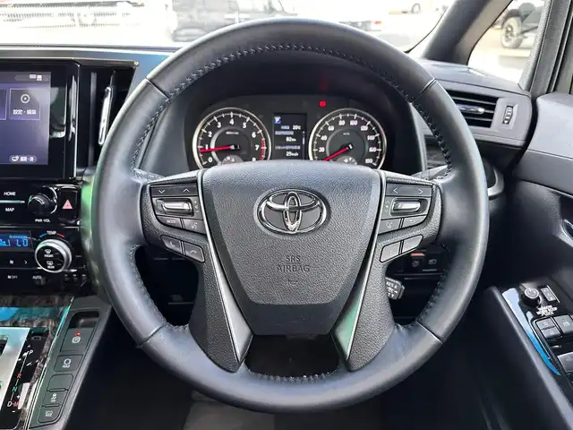 トヨタ アルファード S タイプゴールドⅢ 宮城県 2023(令5)年 2.6万km ホワイトパールクリスタルシャイン ツインムーンルーフ/スペアタイヤ/＝＝＝/セーフティセンス/・プリクラッシュセーフティ/・レーントレーシングアシスト/・ロードサインアシスト/・アダプティブハイビームシステム/・レーダークルーズコントロール（全車速追従機能付）/ブラインドスポットモニター/パーキングサポートブレーキ（後方接近車両/前後静止物）/純正12インチフリップダウンモニター（V12T-R68C）/9インチディスプレイオーディオ/・CD/DVDデッキ/・Bluetooth/バックカメラ/ビルトインETC/ミラー一体型ドライブレコーダー/AC100V/100Wコンセント/パワーバックドア/両側パワースライドドア/ハーフレザーシート/革巻きステアリング/電動パーキングブレーキ/ブレーキホールド/3眼LEDヘッドランプ/フォグランプ/オートライト/スマートキー＆プッシュスタート/純正18インチAW/フロアマット/ドアバイザー/W/サイド/カーテンエアバッグ