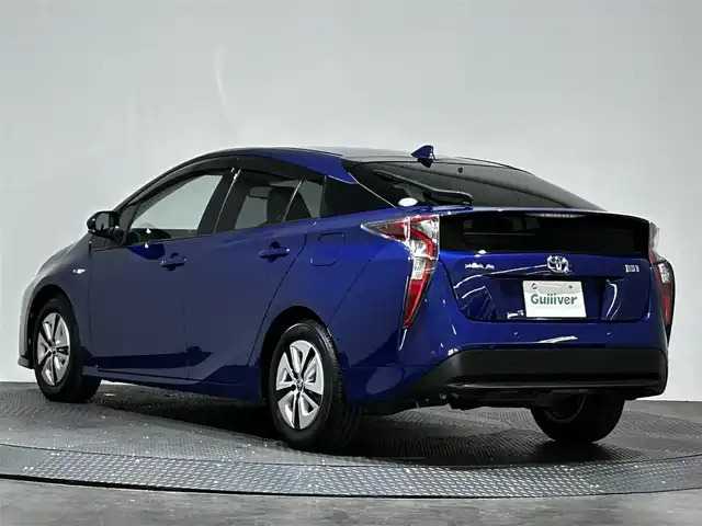 トヨタ プリウス A 愛媛県 2017(平29)年 4.7万km ダークブルーマイカM ・９型ナビ（フルセグＴＶ・ＢＴ・ＣＤＤＶＤ・ＦＭＡＭ・ＳＤ）/・バックカメラ　/・ビルトインＥＴＣ　/・クルーズコントロール　/・レーンキープアシスト　/・パーキングアシスト　/・オートマチックハイビーム/・ヘッドアップディスプレイ/・シガーソケット