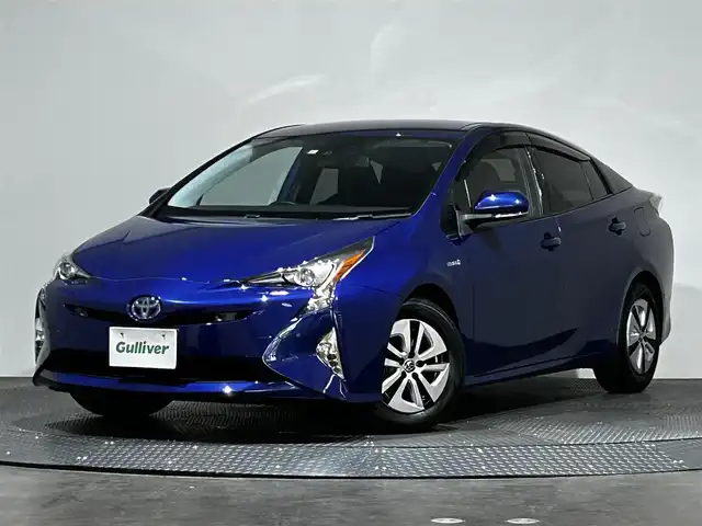 トヨタ プリウス A 愛媛県 2017(平29)年 4.7万km ダークブルーマイカM ・９型ナビ（フルセグＴＶ・ＢＴ・ＣＤＤＶＤ・ＦＭＡＭ・ＳＤ）/・バックカメラ　/・ビルトインＥＴＣ　/・クルーズコントロール　/・レーンキープアシスト　/・パーキングアシスト　/・オートマチックハイビーム/・ヘッドアップディスプレイ/・シガーソケット