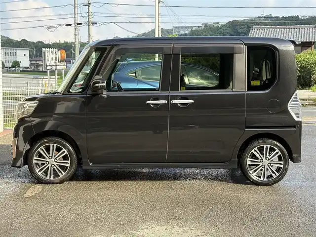 ダイハツ タント カスタム RS 高知県 2015(平27)年 9.8万km ブラックマイカメタリック (株)IDOMが運営する【じしゃロン高知店】の自社ローン専用車両になります。こちらは現金またはオートローンご利用時の価格です。自社ローンご希望の方は別途その旨お申付け下さい