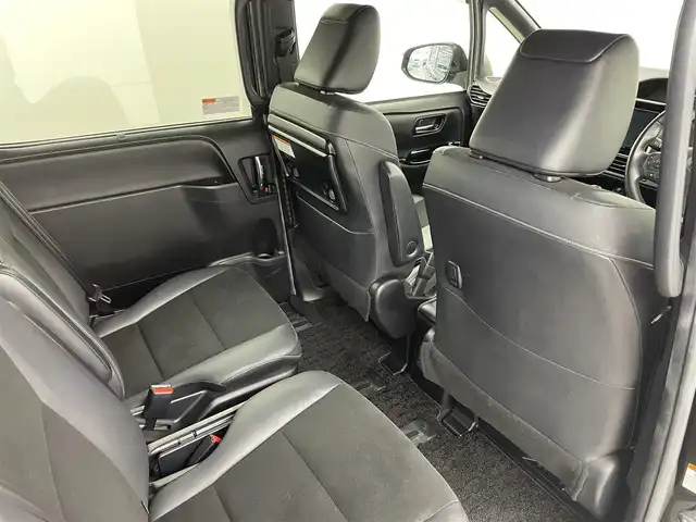 トヨタ ノア ハイブリッド Si ダブルバイビーⅡ 埼玉県 2019(平31)年 4.9万km 黒 １２型後席モニター　両側電動ドア　９型ナビ　衝突軽減　前後ドラレコ　前席シートヒーター　ハーフレザー　ＥＴＣ　バックカメラ　フルセグ　クルコン　ＣＤ　ＤＶＤ　ＢＴ　スマートキー　純正フロアマット