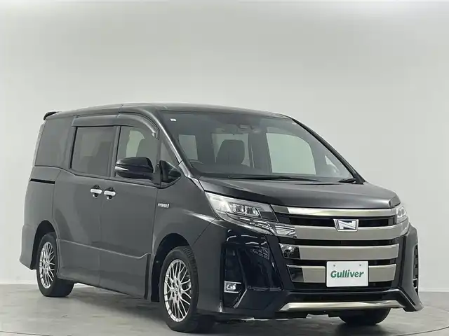 トヨタ ノア ハイブリッド Si ダブルバイビーⅡ 埼玉県 2019(平31)年 4.9万km 黒 １２型後席モニター　両側電動ドア　９型ナビ　衝突軽減　前後ドラレコ　前席シートヒーター　ハーフレザー　ＥＴＣ　バックカメラ　フルセグ　クルコン　ＣＤ　ＤＶＤ　ＢＴ　スマートキー　純正フロアマット