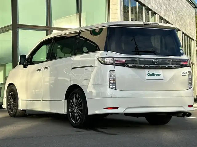 日産 エルグランド 250HWS アーバンクロム 愛媛県 2015(平27)年 7.9万km ブリリアントホワイトパール 純正ナビ/CD/DVD/Bluetooth/ワンセグ/全周囲/バックカメラ/ビルトインETC/リアエンターテインメント/両側パワースライドドア/ハーフレザーシート/クルーズコントロール/前方ドライブレコーダー/プッシュスタート/オートライト/HIDヘッドライト/バックドアイージークローザー/ウッドコンビステアリング/ニスモマフラー/電動格納ミラー/フロアマット/純正18インチAW/AC100Vコンセント