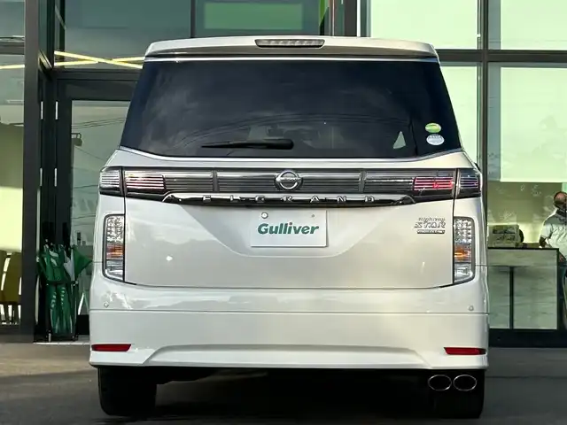 日産 エルグランド 250HWS アーバンクロム 愛媛県 2015(平27)年 7.9万km ブリリアントホワイトパール 純正ナビ/CD/DVD/Bluetooth/ワンセグ/全周囲/バックカメラ/ビルトインETC/リアエンターテインメント/両側パワースライドドア/ハーフレザーシート/クルーズコントロール/前方ドライブレコーダー/プッシュスタート/オートライト/HIDヘッドライト/バックドアイージークローザー/ウッドコンビステアリング/ニスモマフラー/電動格納ミラー/フロアマット/純正18インチAW/AC100Vコンセント