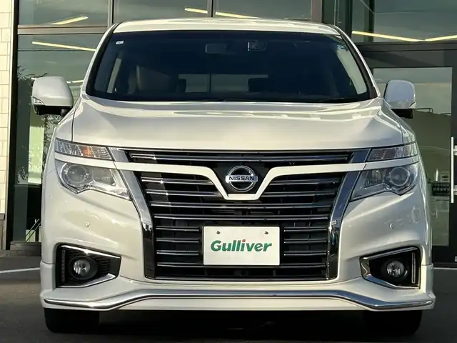 日産 エルグランド 250HWS アーバンクロム 愛媛県 2015(平27)年 7.9万km ブリリアントホワイトパール 純正ナビ/CD/DVD/Bluetooth/ワンセグ/全周囲/バックカメラ/ビルトインETC/リアエンターテインメント/両側パワースライドドア/ハーフレザーシート/クルーズコントロール/前方ドライブレコーダー/プッシュスタート/オートライト/HIDヘッドライト/バックドアイージークローザー/ウッドコンビステアリング/ニスモマフラー/電動格納ミラー/フロアマット/純正18インチAW/AC100Vコンセント