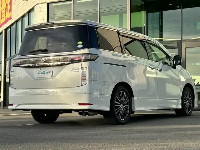 日産 エルグランド 250HWS アーバンクロム 愛媛県 2015(平27)年 7.9万km ブリリアントホワイトパール 純正ナビ/CD/DVD/Bluetooth/ワンセグ/全周囲/バックカメラ/ビルトインETC/リアエンターテインメント/両側パワースライドドア/ハーフレザーシート/クルーズコントロール/前方ドライブレコーダー/プッシュスタート/オートライト/HIDヘッドライト/バックドアイージークローザー/ウッドコンビステアリング/ニスモマフラー/電動格納ミラー/フロアマット/純正18インチAW/AC100Vコンセント