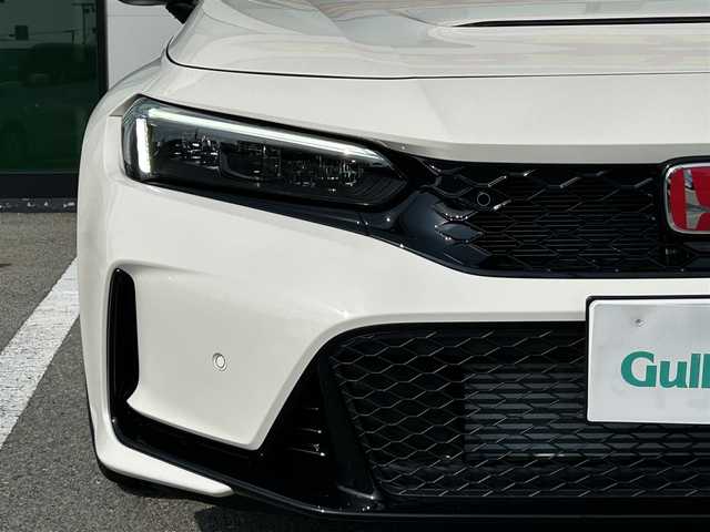 ホンダ シビック タイプR 和歌山県 2025(令7)年 0.1万km未満 チャンピオンシップホワイト 未使用車/純正9インチメーカーナビ/バックカメラ/ホンダセンシング/衝突被害軽減ブレーキ/レーンキープアシスト/レーダークルーズコントロール/オートライト/ブラインドスポットモニター/前後コーナーセンサー/ETC2.0/ステアリングリモコン/LEDヘッドライト/電格ミラー/プッシュスタート