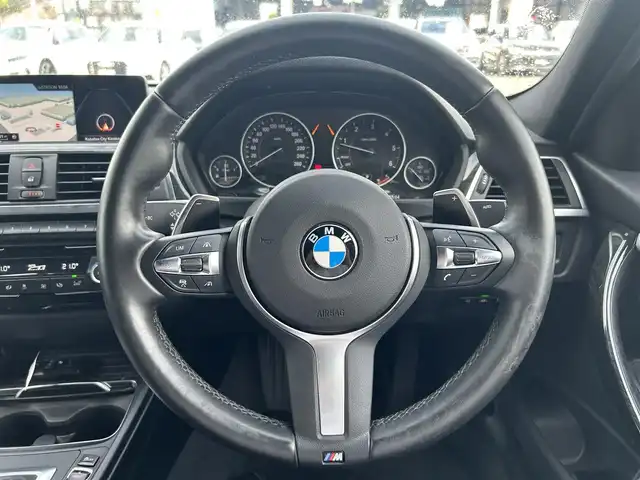 ＢＭＷ ３２０ｄ Mスポーツ 滋賀県 2018(平30)年 3.7万km サファイアブラックP ハイラインパッケージ/レザーシート／メモリ付きパワーシート/アドバンスドアクティブセーフティパッケージ/ヘッドアップディスプレイ/クルーズコントロール(追従走行有り)/純正HDDナビ/【CD/DVD/BT】/バックカメラ/車線逸脱警報/車線逸脱制御/横滑り防止/シートヒーター/コーナーセンサー/ミラー一体型ETC/ドライブレコーダー/パドルシフト/オートワイパー/オートライト/純正LEDライト/スマートキー/プッシュスタート/MTモード付きAT/アイドリングストップ/純正アルミホイール 19インチ/ウインカーミラー