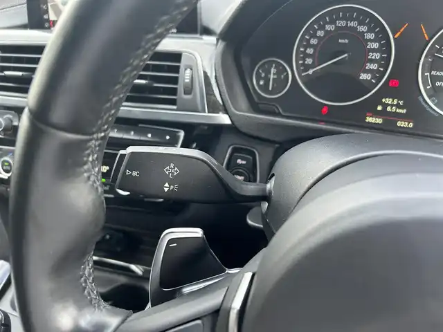 ＢＭＷ ３２０ｄ Mスポーツ 滋賀県 2018(平30)年 3.7万km サファイアブラックP ハイラインパッケージ/レザーシート／メモリ付きパワーシート/アドバンスドアクティブセーフティパッケージ/ヘッドアップディスプレイ/クルーズコントロール(追従走行有り)/純正HDDナビ/【CD/DVD/BT】/バックカメラ/車線逸脱警報/車線逸脱制御/横滑り防止/シートヒーター/コーナーセンサー/ミラー一体型ETC/ドライブレコーダー/パドルシフト/オートワイパー/オートライト/純正LEDライト/スマートキー/プッシュスタート/MTモード付きAT/アイドリングストップ/純正アルミホイール 19インチ/ウインカーミラー