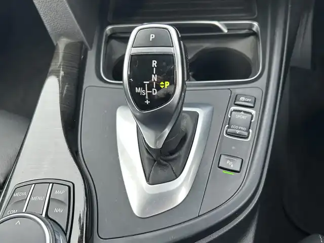ＢＭＷ ３２０ｄ Mスポーツ 滋賀県 2018(平30)年 3.7万km サファイアブラックP ハイラインパッケージ/レザーシート／メモリ付きパワーシート/アドバンスドアクティブセーフティパッケージ/ヘッドアップディスプレイ/クルーズコントロール(追従走行有り)/純正HDDナビ/【CD/DVD/BT】/バックカメラ/車線逸脱警報/車線逸脱制御/横滑り防止/シートヒーター/コーナーセンサー/ミラー一体型ETC/ドライブレコーダー/パドルシフト/オートワイパー/オートライト/純正LEDライト/スマートキー/プッシュスタート/MTモード付きAT/アイドリングストップ/純正アルミホイール 19インチ/ウインカーミラー