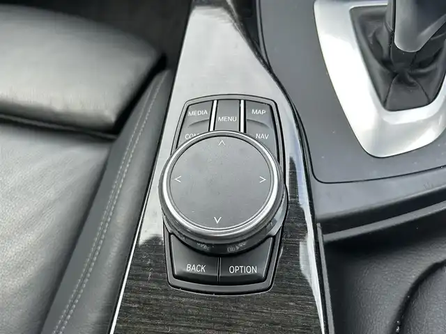 ＢＭＷ ３２０ｄ Mスポーツ 滋賀県 2018(平30)年 3.7万km サファイアブラックP ハイラインパッケージ/レザーシート／メモリ付きパワーシート/アドバンスドアクティブセーフティパッケージ/ヘッドアップディスプレイ/クルーズコントロール(追従走行有り)/純正HDDナビ/【CD/DVD/BT】/バックカメラ/車線逸脱警報/車線逸脱制御/横滑り防止/シートヒーター/コーナーセンサー/ミラー一体型ETC/ドライブレコーダー/パドルシフト/オートワイパー/オートライト/純正LEDライト/スマートキー/プッシュスタート/MTモード付きAT/アイドリングストップ/純正アルミホイール 19インチ/ウインカーミラー