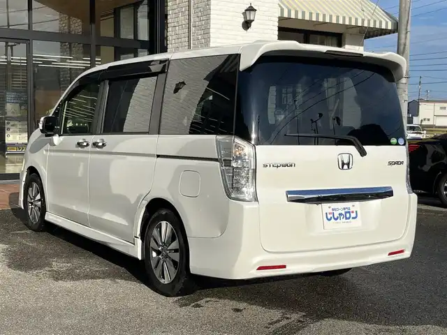ホンダ ステップワゴン スパーダ Z 高知県 2014(平26)年 10万km ホワイトオーキッドパール (株)IDOMが運営する【じしゃロン高知店】の自社ローン専用車両になります。こちらは現金またはオートローンご利用時の価格です。自社ローンご希望の方は別途その旨お申付け下さい/	ナビ装着用スペシャルパッケージ/	リア左側パワースライドドア＋リア両側イージードアクローザー/	リア右側パワースライドドア/	ディスチャージヘッドライト＜HID＞（ロービーム、オートレベリング/オートライトコントロール機構付）/	アクティブコーナリングライト/	Hondaスマートキーシステム（Hondaスマートキー2個付）/	１６インチアルミホイール＋スチールラジアルタイヤ（205/60R16 92H）/	コンフォートビューパッケージ［親水/ヒーテッドドアミラー+フロントドア撥水ガラス］/	クルーズコントロール/	スーパーＵＶカットフロントドアガラス