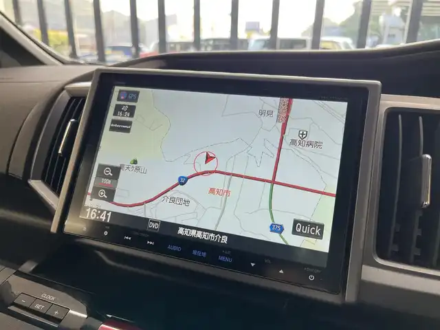 ホンダ ステップワゴン スパーダ Z 高知県 2014(平26)年 10万km ホワイトオーキッドパール (株)IDOMが運営する【じしゃロン高知店】の自社ローン専用車両になります。こちらは現金またはオートローンご利用時の価格です。自社ローンご希望の方は別途その旨お申付け下さい/	ナビ装着用スペシャルパッケージ/	リア左側パワースライドドア＋リア両側イージードアクローザー/	リア右側パワースライドドア/	ディスチャージヘッドライト＜HID＞（ロービーム、オートレベリング/オートライトコントロール機構付）/	アクティブコーナリングライト/	Hondaスマートキーシステム（Hondaスマートキー2個付）/	１６インチアルミホイール＋スチールラジアルタイヤ（205/60R16 92H）/	コンフォートビューパッケージ［親水/ヒーテッドドアミラー+フロントドア撥水ガラス］/	クルーズコントロール/	スーパーＵＶカットフロントドアガラス