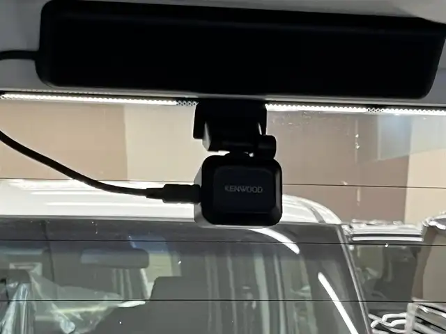ホンダ ステップワゴン スパーダ Z 高知県 2014(平26)年 10万km ホワイトオーキッドパール (株)IDOMが運営する【じしゃロン高知店】の自社ローン専用車両になります。こちらは現金またはオートローンご利用時の価格です。自社ローンご希望の方は別途その旨お申付け下さい/	ナビ装着用スペシャルパッケージ/	リア左側パワースライドドア＋リア両側イージードアクローザー/	リア右側パワースライドドア/	ディスチャージヘッドライト＜HID＞（ロービーム、オートレベリング/オートライトコントロール機構付）/	アクティブコーナリングライト/	Hondaスマートキーシステム（Hondaスマートキー2個付）/	１６インチアルミホイール＋スチールラジアルタイヤ（205/60R16 92H）/	コンフォートビューパッケージ［親水/ヒーテッドドアミラー+フロントドア撥水ガラス］/	クルーズコントロール/	スーパーＵＶカットフロントドアガラス