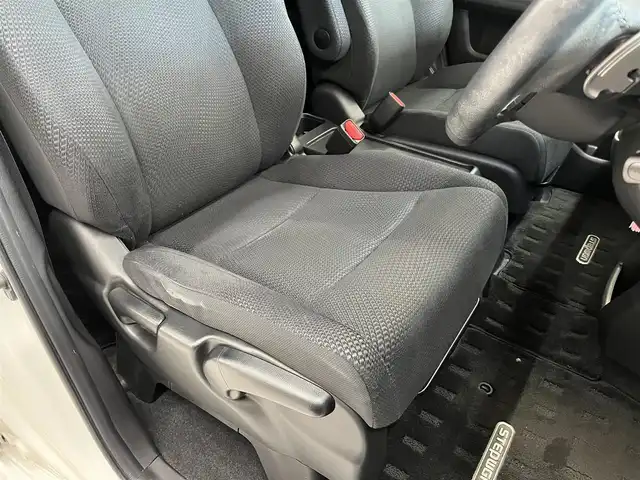ホンダ ステップワゴン スパーダ Z 高知県 2014(平26)年 10万km ホワイトオーキッドパール (株)IDOMが運営する【じしゃロン高知店】の自社ローン専用車両になります。こちらは現金またはオートローンご利用時の価格です。自社ローンご希望の方は別途その旨お申付け下さい/	ナビ装着用スペシャルパッケージ/	リア左側パワースライドドア＋リア両側イージードアクローザー/	リア右側パワースライドドア/	ディスチャージヘッドライト＜HID＞（ロービーム、オートレベリング/オートライトコントロール機構付）/	アクティブコーナリングライト/	Hondaスマートキーシステム（Hondaスマートキー2個付）/	１６インチアルミホイール＋スチールラジアルタイヤ（205/60R16 92H）/	コンフォートビューパッケージ［親水/ヒーテッドドアミラー+フロントドア撥水ガラス］/	クルーズコントロール/	スーパーＵＶカットフロントドアガラス