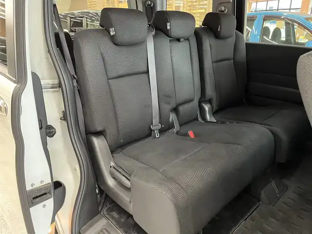 ホンダ ステップワゴン スパーダ Z 高知県 2014(平26)年 10万km ホワイトオーキッドパール (株)IDOMが運営する【じしゃロン高知店】の自社ローン専用車両になります。こちらは現金またはオートローンご利用時の価格です。自社ローンご希望の方は別途その旨お申付け下さい/	ナビ装着用スペシャルパッケージ/	リア左側パワースライドドア＋リア両側イージードアクローザー/	リア右側パワースライドドア/	ディスチャージヘッドライト＜HID＞（ロービーム、オートレベリング/オートライトコントロール機構付）/	アクティブコーナリングライト/	Hondaスマートキーシステム（Hondaスマートキー2個付）/	１６インチアルミホイール＋スチールラジアルタイヤ（205/60R16 92H）/	コンフォートビューパッケージ［親水/ヒーテッドドアミラー+フロントドア撥水ガラス］/	クルーズコントロール/	スーパーＵＶカットフロントドアガラス