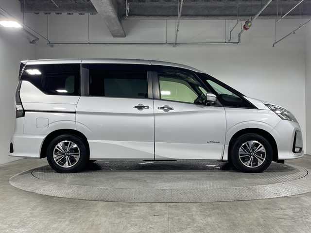 日産 セレナ e-パワー オーテック セーフティPKG 神奈川県 2019(令1)年 3.3万km ブリリアントシルバー 純正10型SDナビゲーション/フルセグ　CD　DVDブルーレイ対応　Bluetooth　USB　SD/アラウンドビューモニター/両側電動スライドドア【サンシェード】/セーフティパックB/プロパイロット/レーダークルーズコントロール/エマージェンシーブレーキ/ブラインドスポットモニター/【車線逸脱防止支援システム/踏み間違い防止アシスト/オートハイビーム/パーキングアシスト/革巻きステアリング/ステアリングスイッチ/社外前方ドライブレコーダー/社外ETC/電動パーキングブレーキ/オートブレーキホールド/シートバックテーブル/USB電源ソケット【2列目/3列目】/プッシュスタート/インテリジェントキー/LEDヘッドライト/オートライト