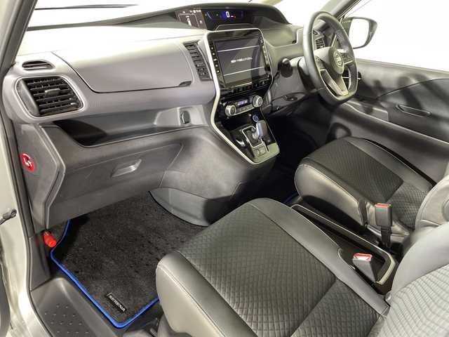 日産 セレナ e-パワー オーテック セーフティPKG 神奈川県 2019(令1)年 3.3万km ブリリアントシルバー 純正10型SDナビゲーション/フルセグ　CD　DVDブルーレイ対応　Bluetooth　USB　SD/アラウンドビューモニター/両側電動スライドドア【サンシェード】/セーフティパックB/プロパイロット/レーダークルーズコントロール/エマージェンシーブレーキ/ブラインドスポットモニター/【車線逸脱防止支援システム/踏み間違い防止アシスト/オートハイビーム/パーキングアシスト/革巻きステアリング/ステアリングスイッチ/社外前方ドライブレコーダー/社外ETC/電動パーキングブレーキ/オートブレーキホールド/シートバックテーブル/USB電源ソケット【2列目/3列目】/プッシュスタート/インテリジェントキー/LEDヘッドライト/オートライト