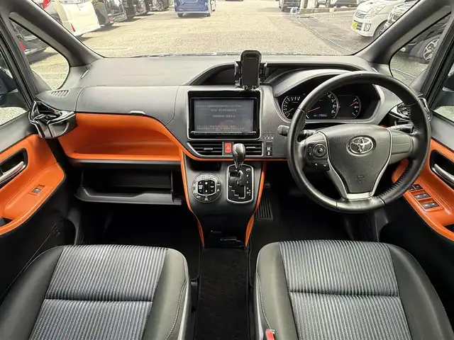 トヨタ ヴォクシー ZS 千葉県 2015(平27)年 7.8万km ブラッキッシュアゲハガラスフレーク 純正９インチメモリナビ/CD/DVD/Bluetooth/フルセグ/純正フリップダウンモニター/モデリスタエアロ/両側パワースライドドア/バックカメラ/ドアバイザー/ドライブレコーダー/ビルトインETC/純正１６インチAW/純正フロアマット/プッシュスタート/スマートキー