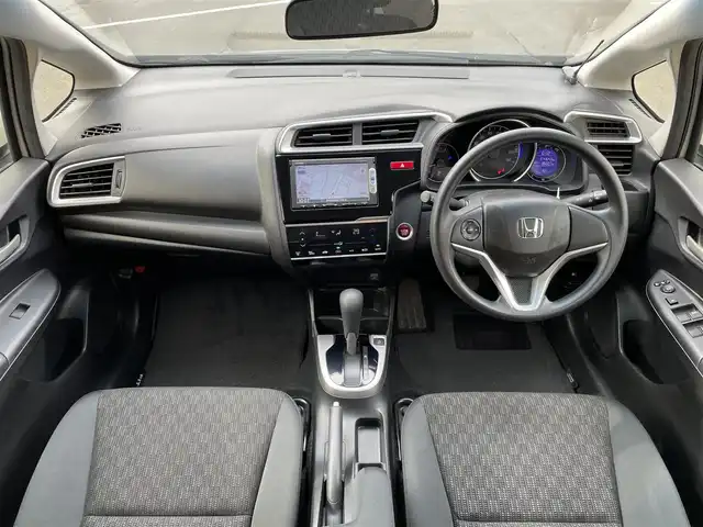 ホンダ フィット 13G Lパッケージ 東京都 2014(平26)年 7.5万km プレミアムホワイトパール 純正ナビ/CD再生/AM／FM/バックモニター/ECONモード/アイドリングストップ/横滑り防止措置/ステアリングスイッチ/ワイパーデアイザー/スマートキー/純正フロアマット/純正LEDヘッドライト