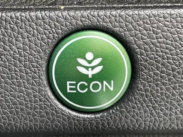 ホンダ フィット 13G Lパッケージ 東京都 2014(平26)年 7.5万km プレミアムホワイトパール 純正ナビ/CD再生/AM／FM/バックモニター/ECONモード/アイドリングストップ/横滑り防止措置/ステアリングスイッチ/ワイパーデアイザー/スマートキー/純正フロアマット/純正LEDヘッドライト