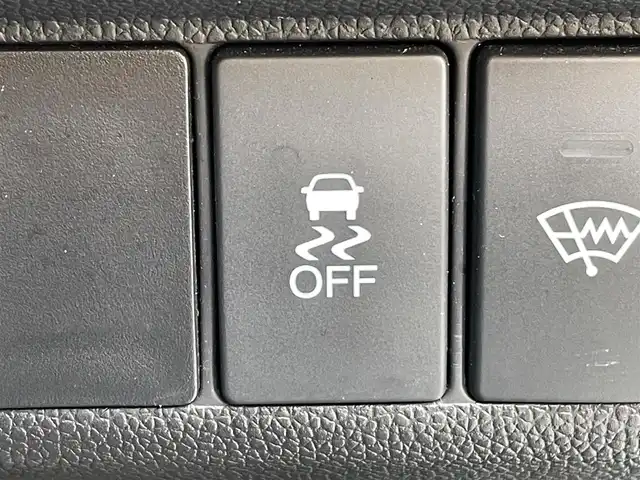 ホンダ フィット 13G Lパッケージ 東京都 2014(平26)年 7.5万km プレミアムホワイトパール 純正ナビ/CD再生/AM／FM/バックモニター/ECONモード/アイドリングストップ/横滑り防止措置/ステアリングスイッチ/ワイパーデアイザー/スマートキー/純正フロアマット/純正LEDヘッドライト