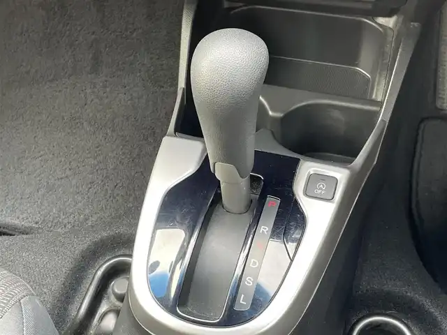 ホンダ フィット 13G Lパッケージ 東京都 2014(平26)年 7.5万km プレミアムホワイトパール 純正ナビ/CD再生/AM／FM/バックモニター/ECONモード/アイドリングストップ/横滑り防止措置/ステアリングスイッチ/ワイパーデアイザー/スマートキー/純正フロアマット/純正LEDヘッドライト