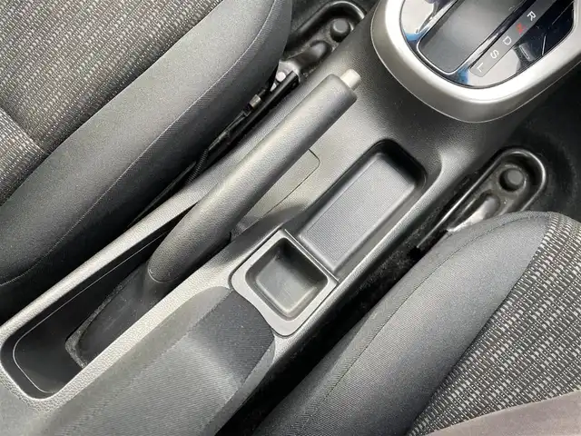 ホンダ フィット 13G Lパッケージ 東京都 2014(平26)年 7.5万km プレミアムホワイトパール 純正ナビ/CD再生/AM／FM/バックモニター/ECONモード/アイドリングストップ/横滑り防止措置/ステアリングスイッチ/ワイパーデアイザー/スマートキー/純正フロアマット/純正LEDヘッドライト