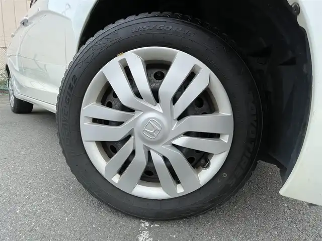 ホンダ フィット 13G Lパッケージ 東京都 2014(平26)年 7.5万km プレミアムホワイトパール 純正ナビ/CD再生/AM／FM/バックモニター/ECONモード/アイドリングストップ/横滑り防止措置/ステアリングスイッチ/ワイパーデアイザー/スマートキー/純正フロアマット/純正LEDヘッドライト