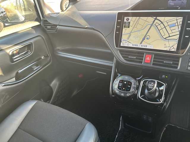 トヨタ ノア ハイブリッド Si ダブルバイビーⅢ 東京都 2021(令3)年 4.1万km ホワイトパールクリスタルシャイン モデリスタエアロ　10型ナビNSZN-Z68T　フリップダウンモニター　バックカメラ　両側電動スライドドア　シートヒーター　セーフティセンス　２．０ETC　クルコン　ドラレコ　コンビハンドル　LED