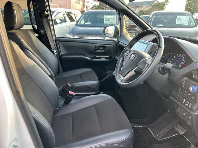 トヨタ ノア ハイブリッド Si ダブルバイビーⅢ 東京都 2021(令3)年 4.1万km ホワイトパールクリスタルシャイン モデリスタエアロ　10型ナビNSZN-Z68T　フリップダウンモニター　バックカメラ　両側電動スライドドア　シートヒーター　セーフティセンス　２．０ETC　クルコン　ドラレコ　コンビハンドル　LED