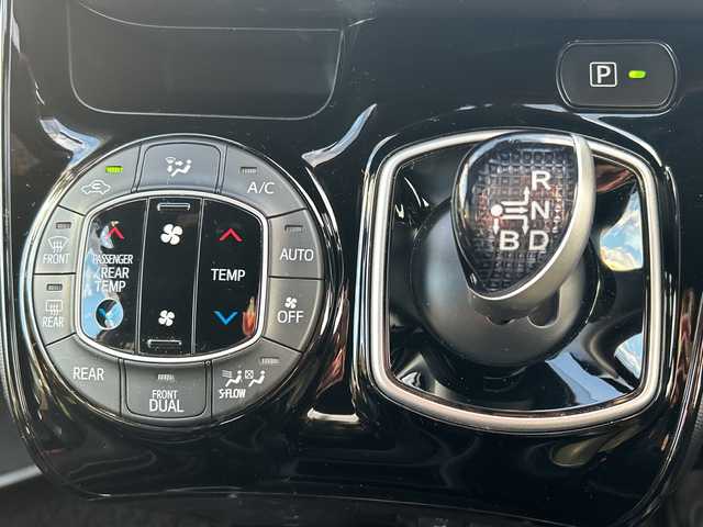 トヨタ ノア ハイブリッド Si ダブルバイビーⅢ 東京都 2021(令3)年 4.1万km ホワイトパールクリスタルシャイン モデリスタエアロ　10型ナビNSZN-Z68T　フリップダウンモニター　バックカメラ　両側電動スライドドア　シートヒーター　セーフティセンス　２．０ETC　クルコン　ドラレコ　コンビハンドル　LED