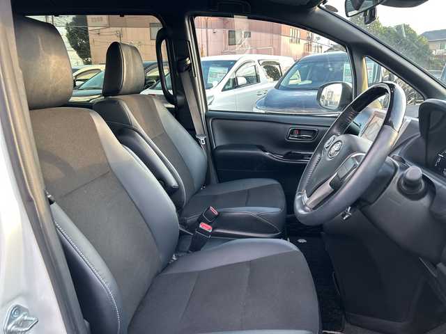 トヨタ ノア ハイブリッド Si ダブルバイビーⅢ 東京都 2021(令3)年 4.1万km ホワイトパールクリスタルシャイン モデリスタエアロ　10型ナビNSZN-Z68T　フリップダウンモニター　バックカメラ　両側電動スライドドア　シートヒーター　セーフティセンス　２．０ETC　クルコン　ドラレコ　コンビハンドル　LED