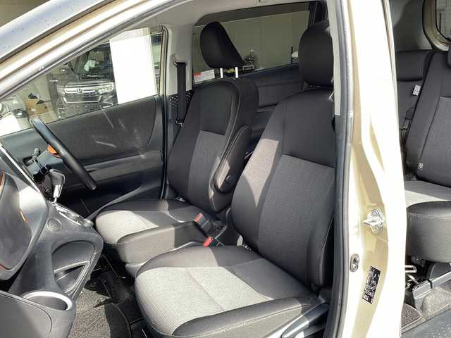 トヨタ シエンタ ハイブリッド ファンベースG 京都府 2018(平30)年 4.8万km ベージュ 純正９インチナビ　フルセグ　Ｂｌｕｅｔｏｏｔｈオーディオ　ＤＶＤ再生　バックカメラ　プリクラッシュセーフティ　クルーズコントロール　両側パワースライド　ビルトインＥＴＣ　ドライブレコーダー　ＬＥＤヘッドライト　クリアランスソナー