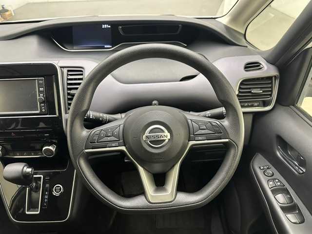 日産 セレナ X 兵庫県 2020(令2)年 3.6万km ブリリアントシルバー 衝突軽減ブレーキ/純正ナビ＆フルセグTV/（CD＆SD＆BT）/クルーズコントロール/両側スライドドア/ETC/Aストップ/スマートキー/プッシュスタート/フロアマット/ドアバイザー