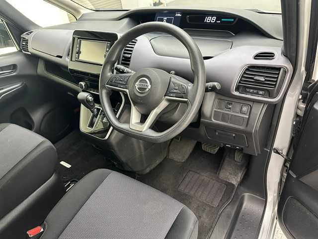 日産 セレナ X 兵庫県 2020(令2)年 3.6万km ブリリアントシルバー 衝突軽減ブレーキ/純正ナビ＆フルセグTV/（CD＆SD＆BT）/クルーズコントロール/両側スライドドア/ETC/Aストップ/スマートキー/プッシュスタート/フロアマット/ドアバイザー