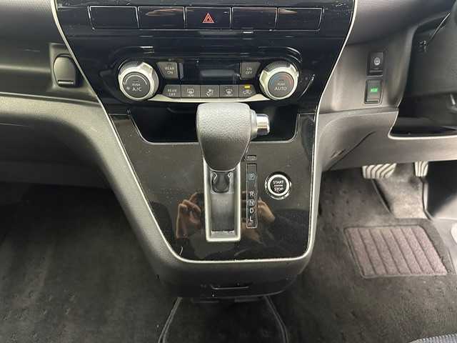 日産 セレナ X 兵庫県 2020(令2)年 3.6万km ブリリアントシルバー 衝突軽減ブレーキ/純正ナビ＆フルセグTV/（CD＆SD＆BT）/クルーズコントロール/両側スライドドア/ETC/Aストップ/スマートキー/プッシュスタート/フロアマット/ドアバイザー