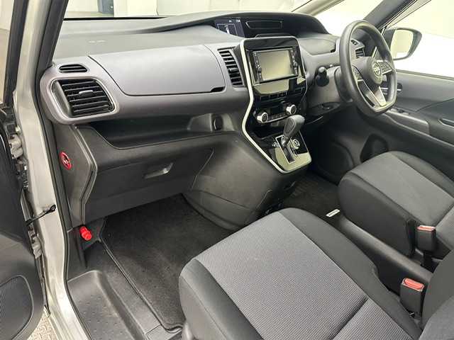 日産 セレナ X 兵庫県 2020(令2)年 3.6万km ブリリアントシルバー 衝突軽減ブレーキ/純正ナビ＆フルセグTV/（CD＆SD＆BT）/クルーズコントロール/両側スライドドア/ETC/Aストップ/スマートキー/プッシュスタート/フロアマット/ドアバイザー