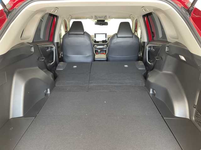 トヨタ ＲＡＶ４ アドベンチャー 愛知県 2022(令4)年 2.3万km センシュアルレッドマイカ 純正9型ディスプレイオーディオナビ/レーダークルーズコントロール/シートヒーター/エアシート/バックカメラ/パワーシート/コーナーセンサー/純正アルミホイール/ルーフレール/ETC2.0/ブラインドスポットモニター/LEDヘッドライト/ステアリングヒーター/オートマチックハイビーム/衝突軽減システム/フルセグ/Bluetooth/ステアリングスイッチ/スマートキー/プッシュスタート