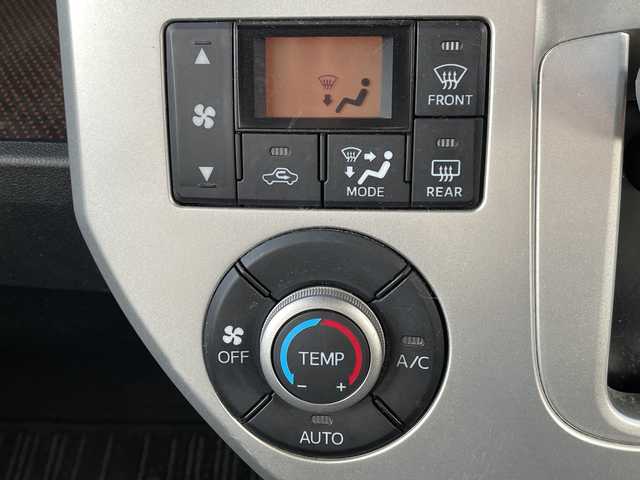 ダイハツ ウェイク G 神奈川県 2015(平27)年 6.7万km ブラックマイカメタリック ・８インチナビ　/・バックカメラ　/・ＬＥＤヘッドライト　/・両側パワースライドドア　/・Ｂｌｕｅｔｏｏｔｈ　/・ＤＶＤ　ＣＤ　/・フルセグＴＶ　/・ＥＴＣ　/・リアサンシェード　/・スマートキー　/・プッシュスタート　/・フォグランプ/・サイドバイザー/・ルーフキャリア/・ルーフキャリアボックス