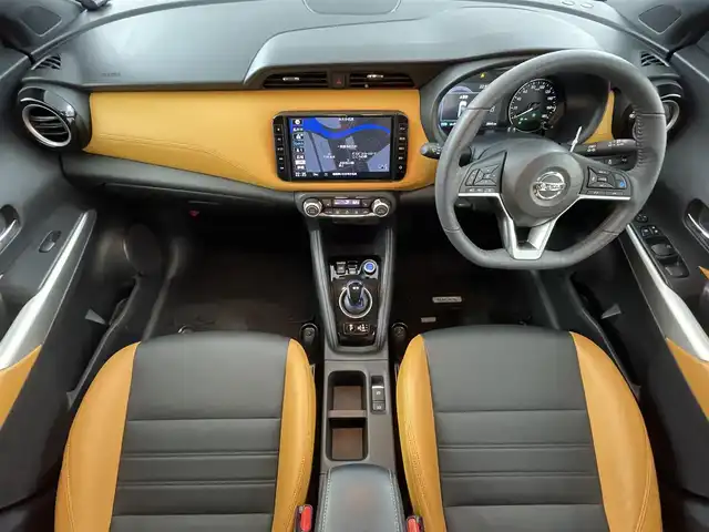 日産 キックス X ツートーンインテリアED 福島県 2021(令3)年 3.9万km プレミアムホライズンオレンジ/ピュアブラック 2トーン 安全装備/・衝突軽減ブレーキ/・プロパイロット/・踏み間違い衝突防止アシスト/・前方衝突予測警報/・車線逸脱防止支援システム/・車線逸脱警報/・ふらつき警報/ワンオーナー/純正9インチSDナビ/型式：MM320D-2/・アラウンドビューモニター /・フルセグTV /・ETC/・前方ドライブレコーダー/・Bluetooth/・CD/DVD/・FM/AM/・ステアリングスイッチ/デジタルインナーミラー/電子パーキング/ブレーキホールド/LEDヘッドライト/・フォグランプ/・オートライト/・オートマチックハイビーム/レザーシート/・前席シートヒーター/・革ステアリング/・ステアリングヒーター/純正ホイール/純正フロアマット/純正ドアバイザー/ウィンカーミラー/オートミラー/アイドリングストップ/ルーフレール/クリアランスソナー前後/プッシュスタート/・スマートキー/・スペアキー