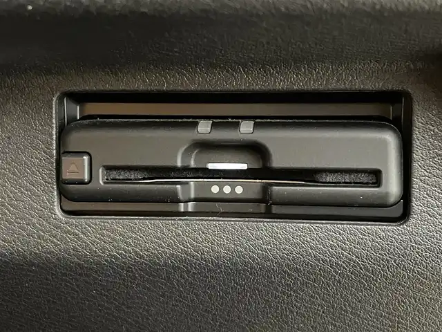 日産 キックス X ツートーンインテリアED 福島県 2021(令3)年 3.9万km プレミアムホライズンオレンジ/ピュアブラック 2トーン 安全装備/・衝突軽減ブレーキ/・プロパイロット/・踏み間違い衝突防止アシスト/・前方衝突予測警報/・車線逸脱防止支援システム/・車線逸脱警報/・ふらつき警報/ワンオーナー/純正9インチSDナビ/型式：MM320D-2/・アラウンドビューモニター /・フルセグTV /・ETC/・前方ドライブレコーダー/・Bluetooth/・CD/DVD/・FM/AM/・ステアリングスイッチ/デジタルインナーミラー/電子パーキング/ブレーキホールド/LEDヘッドライト/・フォグランプ/・オートライト/・オートマチックハイビーム/レザーシート/・前席シートヒーター/・革ステアリング/・ステアリングヒーター/純正ホイール/純正フロアマット/純正ドアバイザー/ウィンカーミラー/オートミラー/アイドリングストップ/ルーフレール/クリアランスソナー前後/プッシュスタート/・スマートキー/・スペアキー