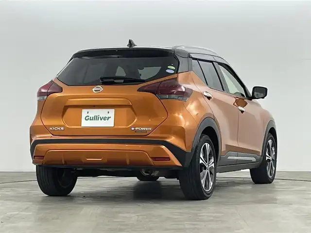 日産 キックス X ツートーンインテリアED 福島県 2021(令3)年 3.9万km プレミアムホライズンオレンジ/ピュアブラック 2トーン 安全装備/・衝突軽減ブレーキ/・プロパイロット/・踏み間違い衝突防止アシスト/・前方衝突予測警報/・車線逸脱防止支援システム/・車線逸脱警報/・ふらつき警報/ワンオーナー/純正9インチSDナビ/型式：MM320D-2/・アラウンドビューモニター /・フルセグTV /・ETC/・前方ドライブレコーダー/・Bluetooth/・CD/DVD/・FM/AM/・ステアリングスイッチ/デジタルインナーミラー/電子パーキング/ブレーキホールド/LEDヘッドライト/・フォグランプ/・オートライト/・オートマチックハイビーム/レザーシート/・前席シートヒーター/・革ステアリング/・ステアリングヒーター/純正ホイール/純正フロアマット/純正ドアバイザー/ウィンカーミラー/オートミラー/アイドリングストップ/ルーフレール/クリアランスソナー前後/プッシュスタート/・スマートキー/・スペアキー