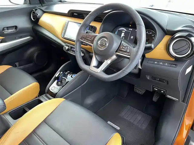 日産 キックス X ツートーンインテリアED 福島県 2021(令3)年 3.9万km プレミアムホライズンオレンジ/ピュアブラック 2トーン 安全装備/・衝突軽減ブレーキ/・プロパイロット/・踏み間違い衝突防止アシスト/・前方衝突予測警報/・車線逸脱防止支援システム/・車線逸脱警報/・ふらつき警報/ワンオーナー/純正9インチSDナビ/型式：MM320D-2/・アラウンドビューモニター /・フルセグTV /・ETC/・前方ドライブレコーダー/・Bluetooth/・CD/DVD/・FM/AM/・ステアリングスイッチ/デジタルインナーミラー/電子パーキング/ブレーキホールド/LEDヘッドライト/・フォグランプ/・オートライト/・オートマチックハイビーム/レザーシート/・前席シートヒーター/・革ステアリング/・ステアリングヒーター/純正ホイール/純正フロアマット/純正ドアバイザー/ウィンカーミラー/オートミラー/アイドリングストップ/ルーフレール/クリアランスソナー前後/プッシュスタート/・スマートキー/・スペアキー