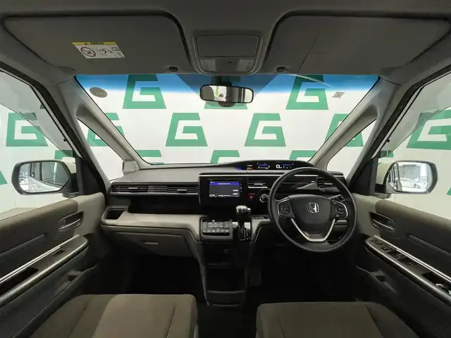 ホンダ ステップワゴン G ホンダセンシング 鹿児島県 2017(平29)年 5.7万km ホワイトオーキッドパール 禁煙車/純正ナビ/バックカメラ/両側パワースライドドア/ホンダセンシング/・クルーズコントロール/・衝突被害軽減ブレーキ/・車線維持支援システム/・誤発進抑制機能/・路外逸脱抑制機能/・先行者お知らせ機能/・標識認識機能/わくわくゲート/フルオートエアコン/ドアバイザー/純正フロアマット/電動格納ミラー/ETC