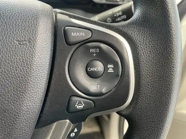 ホンダ ステップワゴン G ホンダセンシング 鹿児島県 2017(平29)年 5.7万km ホワイトオーキッドパール 禁煙車/純正ナビ/バックカメラ/両側パワースライドドア/ホンダセンシング/・クルーズコントロール/・衝突被害軽減ブレーキ/・車線維持支援システム/・誤発進抑制機能/・路外逸脱抑制機能/・先行者お知らせ機能/・標識認識機能/わくわくゲート/フルオートエアコン/ドアバイザー/純正フロアマット/電動格納ミラー/ETC